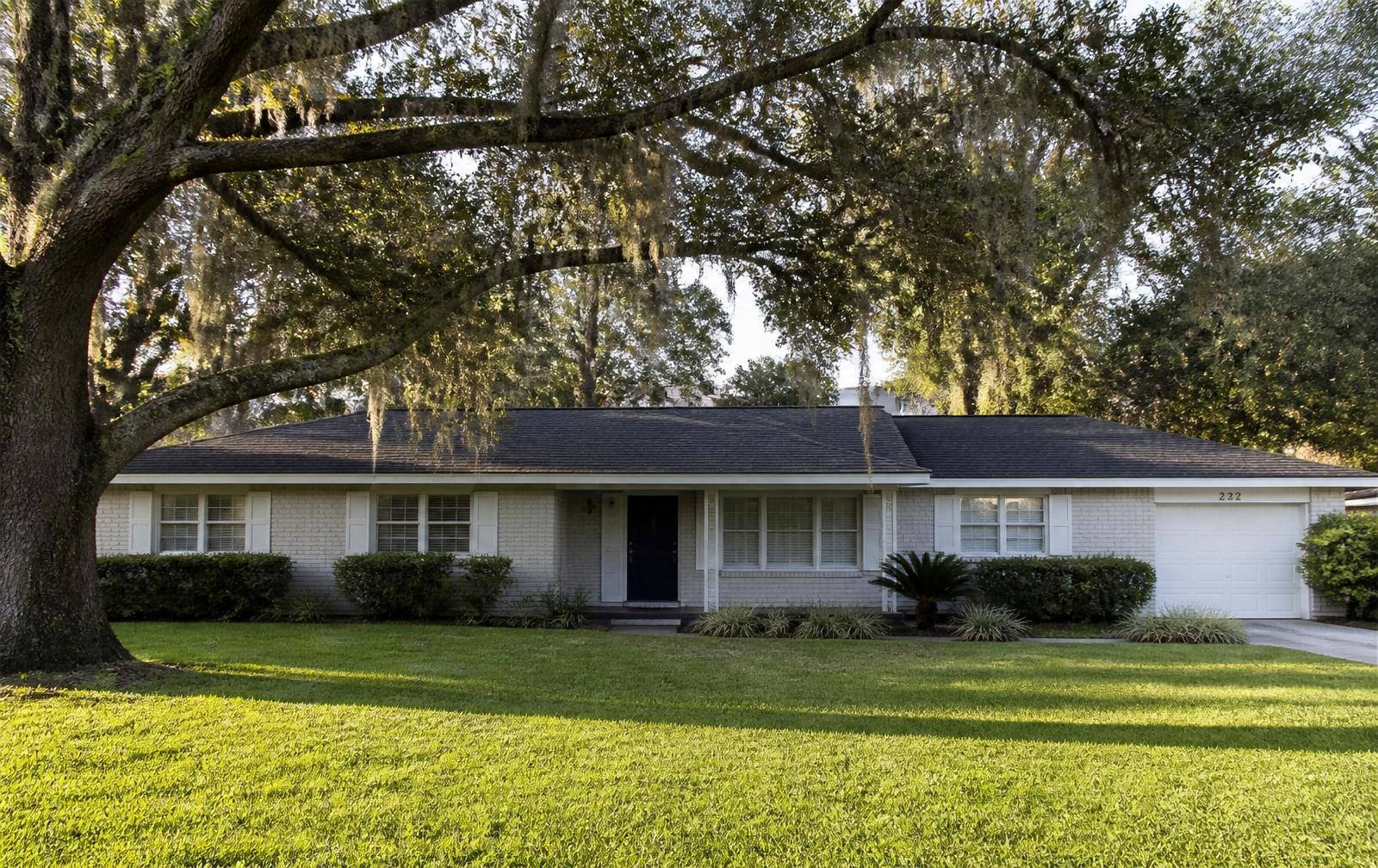 Certified Best Roofing craftsmanship in Forest City, FL